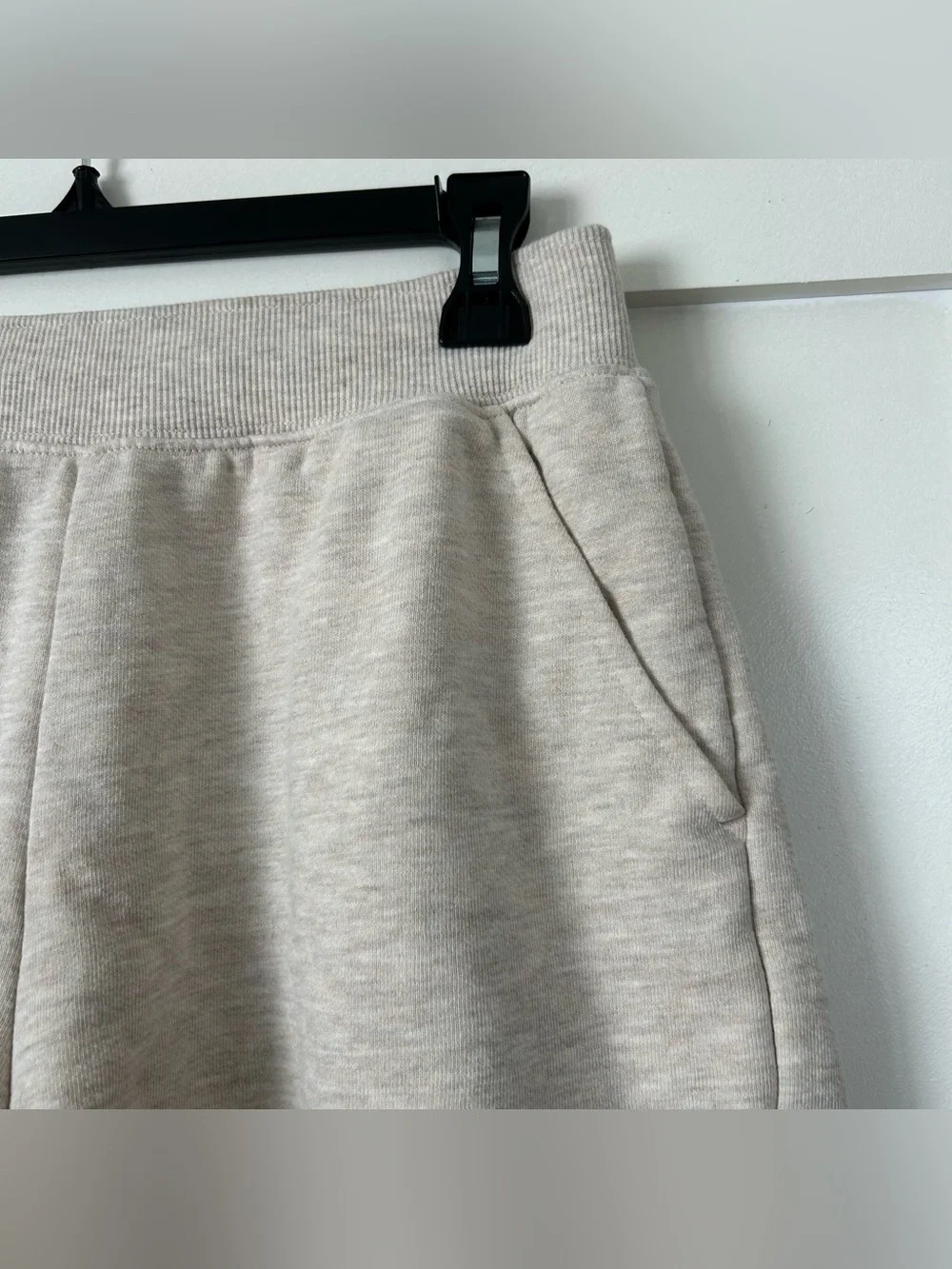 Alo Yoga Low Key Sweat Short Oatmeal Size Small - Picture 4 of 11